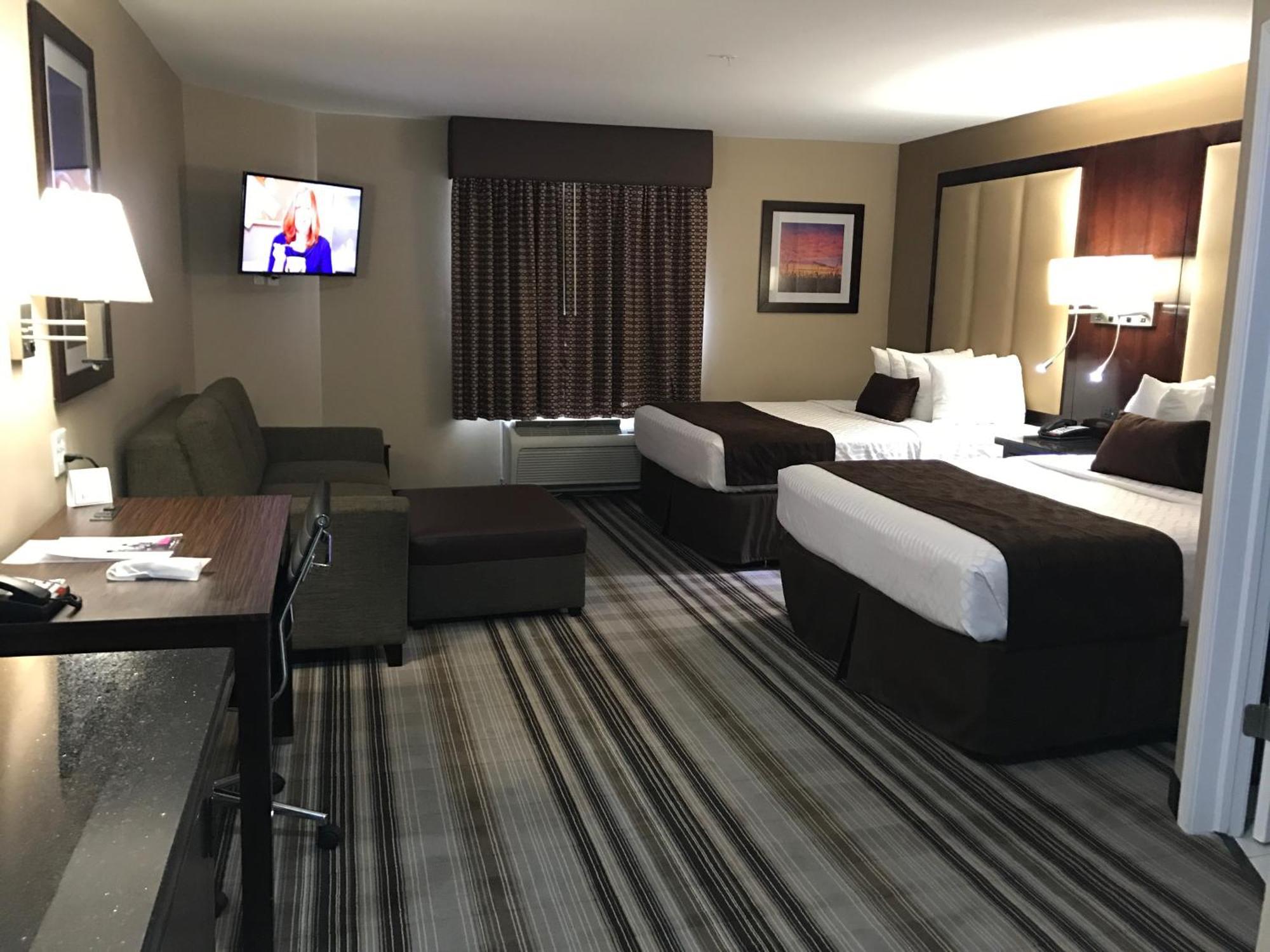 Queen Room with Two Queen Beds and Kitchenette