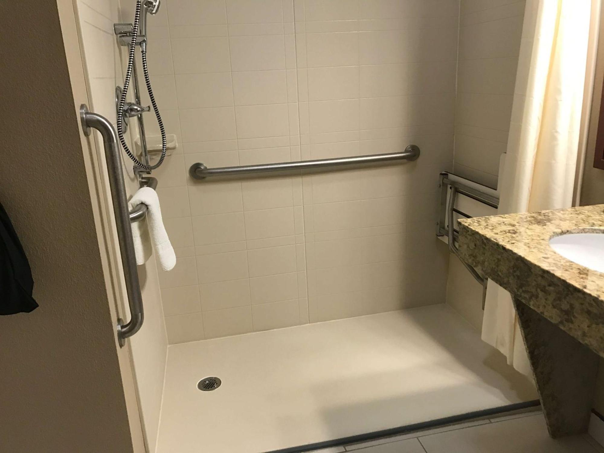 King Room with Roll-in Shower - Disability Access/Non-Smoking