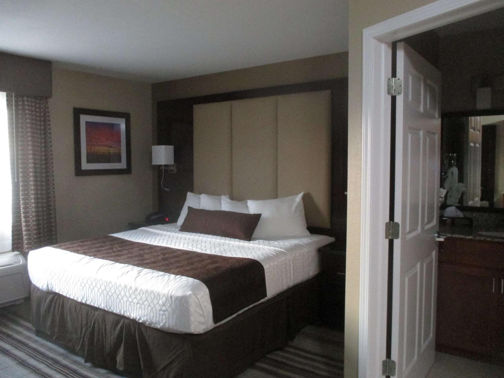 King Room with Kitchenette - Non-Smoking